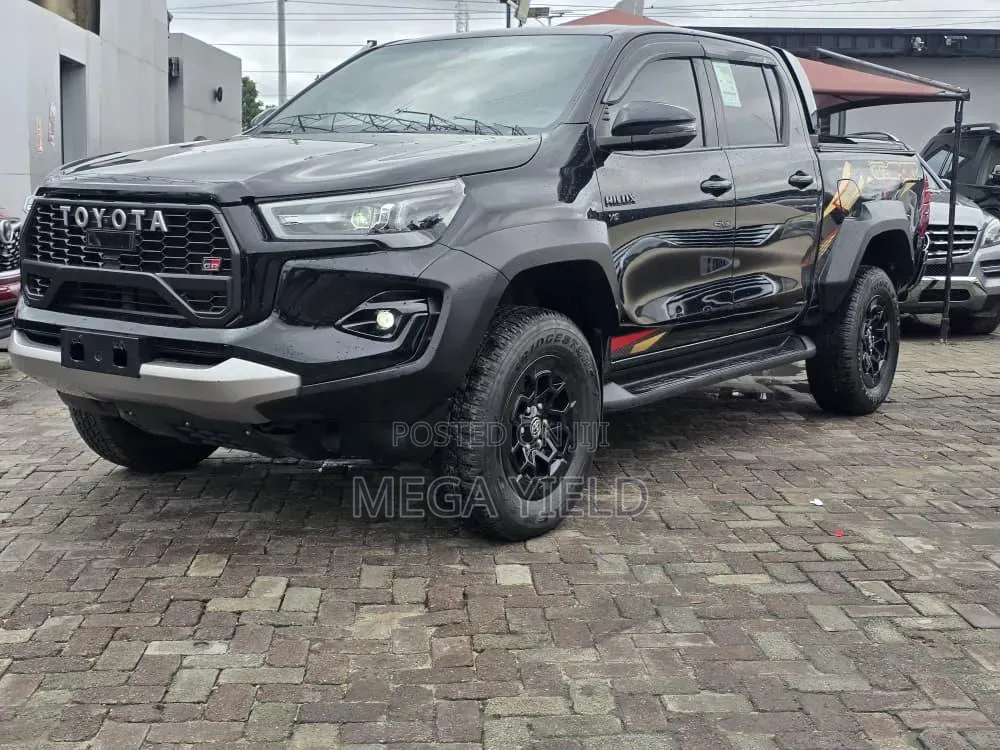 Toyota Hilux 2024 Black