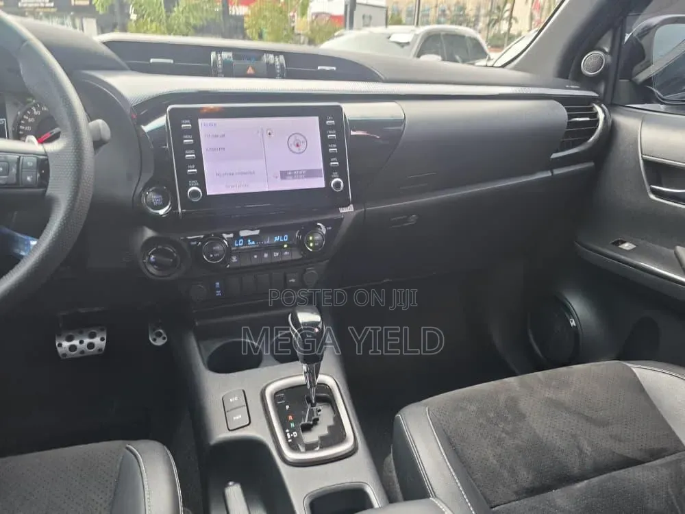 Toyota Hilux 2024 Black