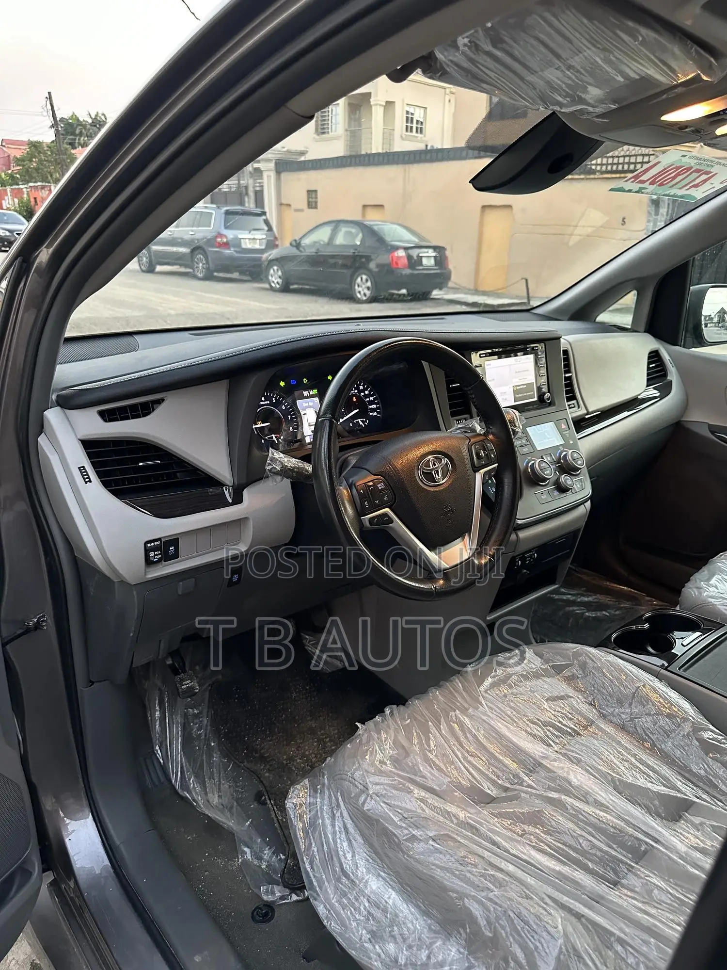 Toyota Sienna XLE Premium AWD (3.5L 6cyl 8A) 2018 Gray