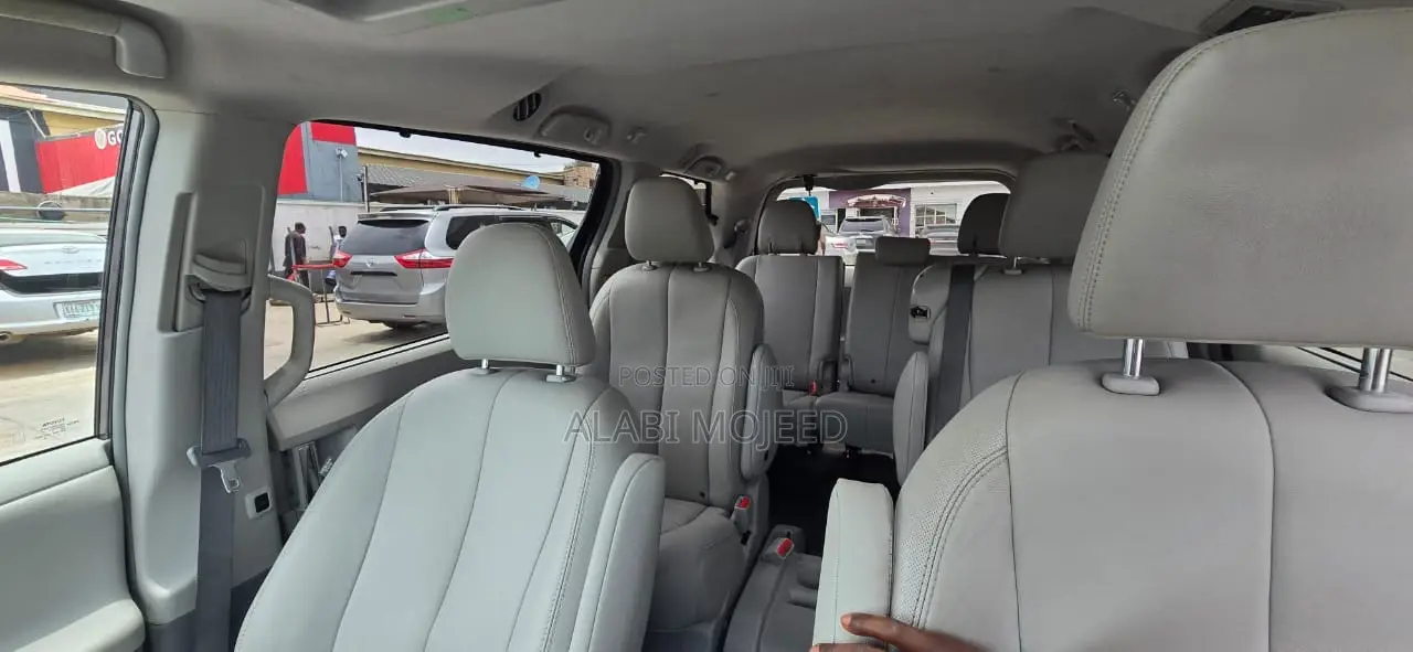 Toyota Sienna XLE FWD 8-Passenger 2013 Gray