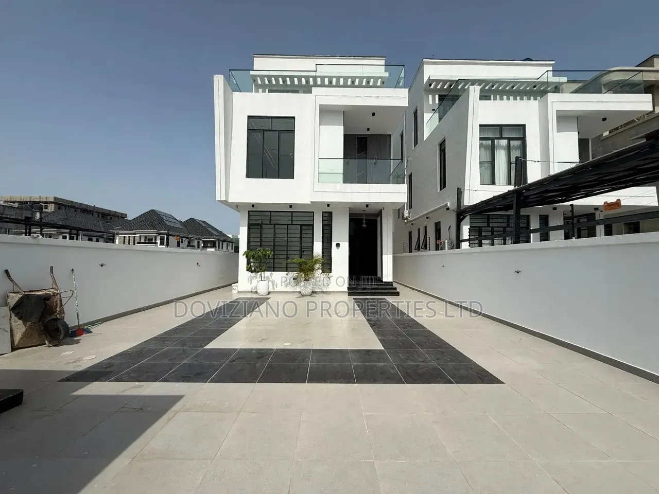 5bdrm Duplex in Lekki Phase 1 for sale
