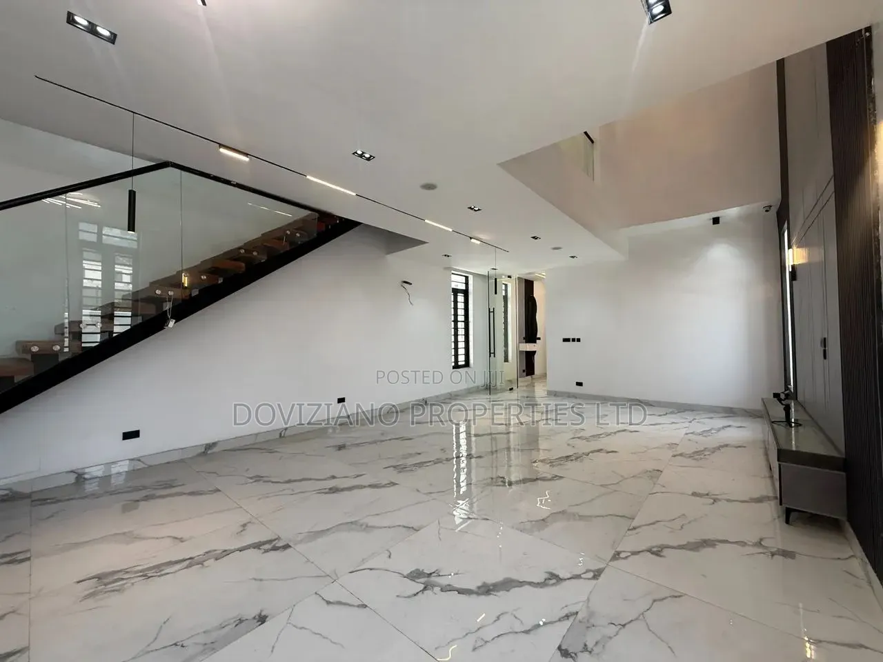5bdrm Duplex in Lekki Phase 1 for sale