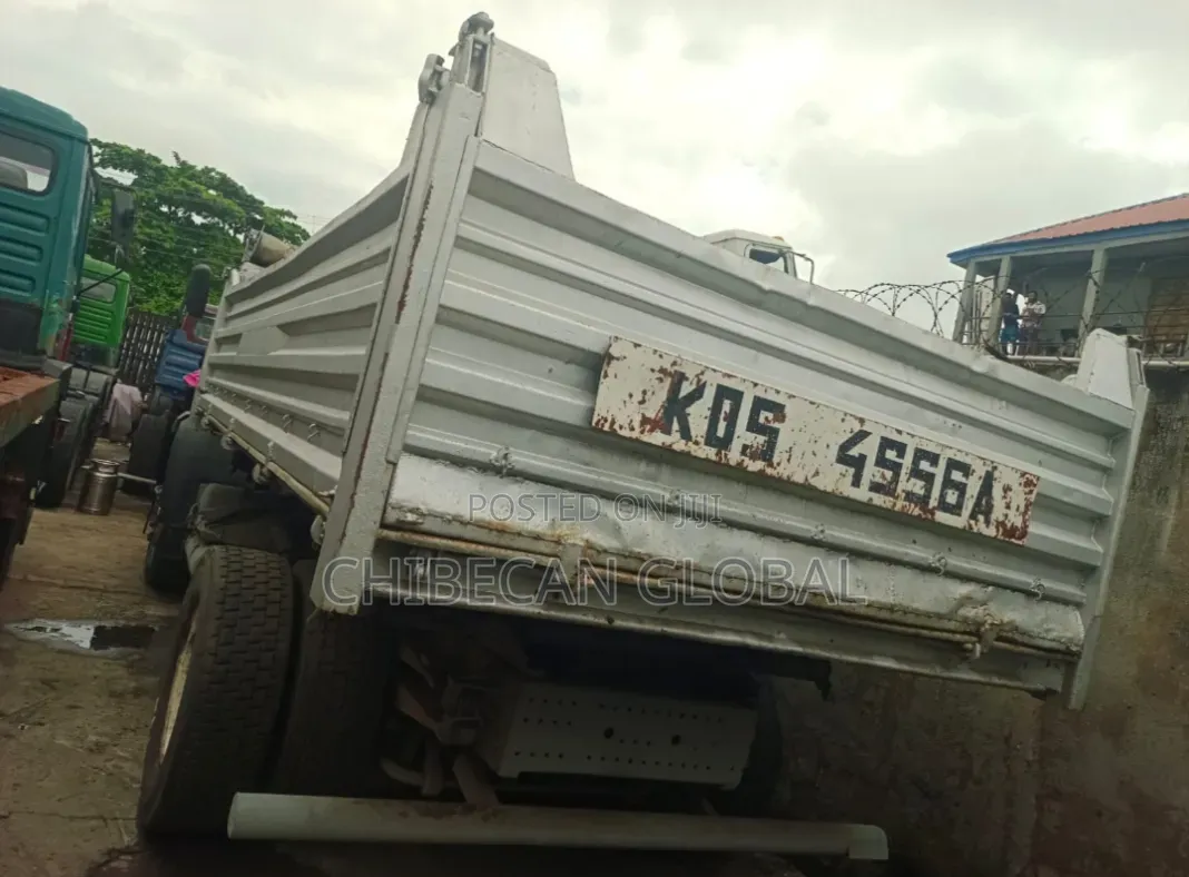 Mercedes Benz Tipper 6 Tyres (Foreign Used)