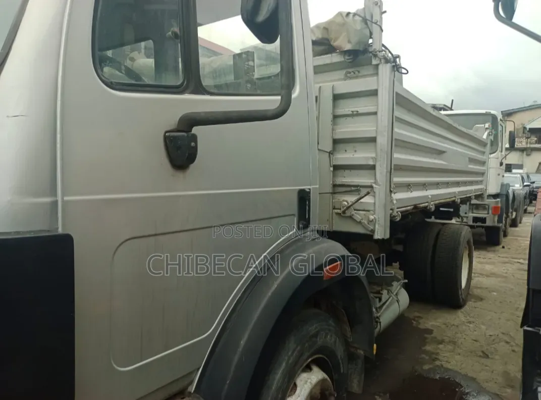 Mercedes Benz Tipper 6 Tyres (Foreign Used)