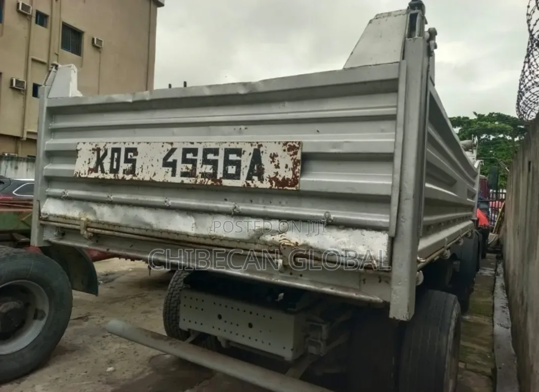 Mercedes Benz Tipper 6 Tyres (Foreign Used)
