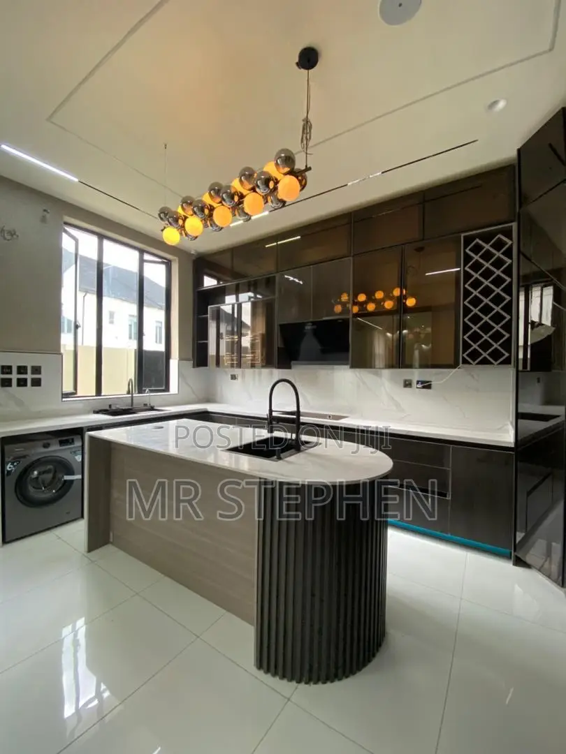 Furnished 5bdrm Duplex in Lekki Phase 1 for sale