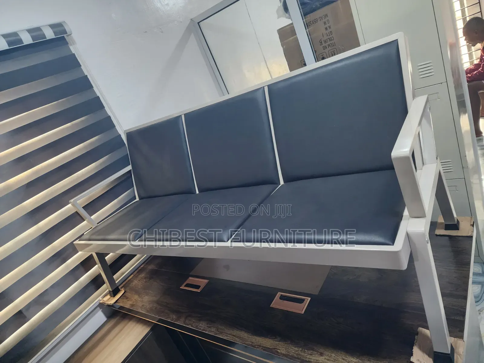 Executive Airport Chair With Leather Seat.