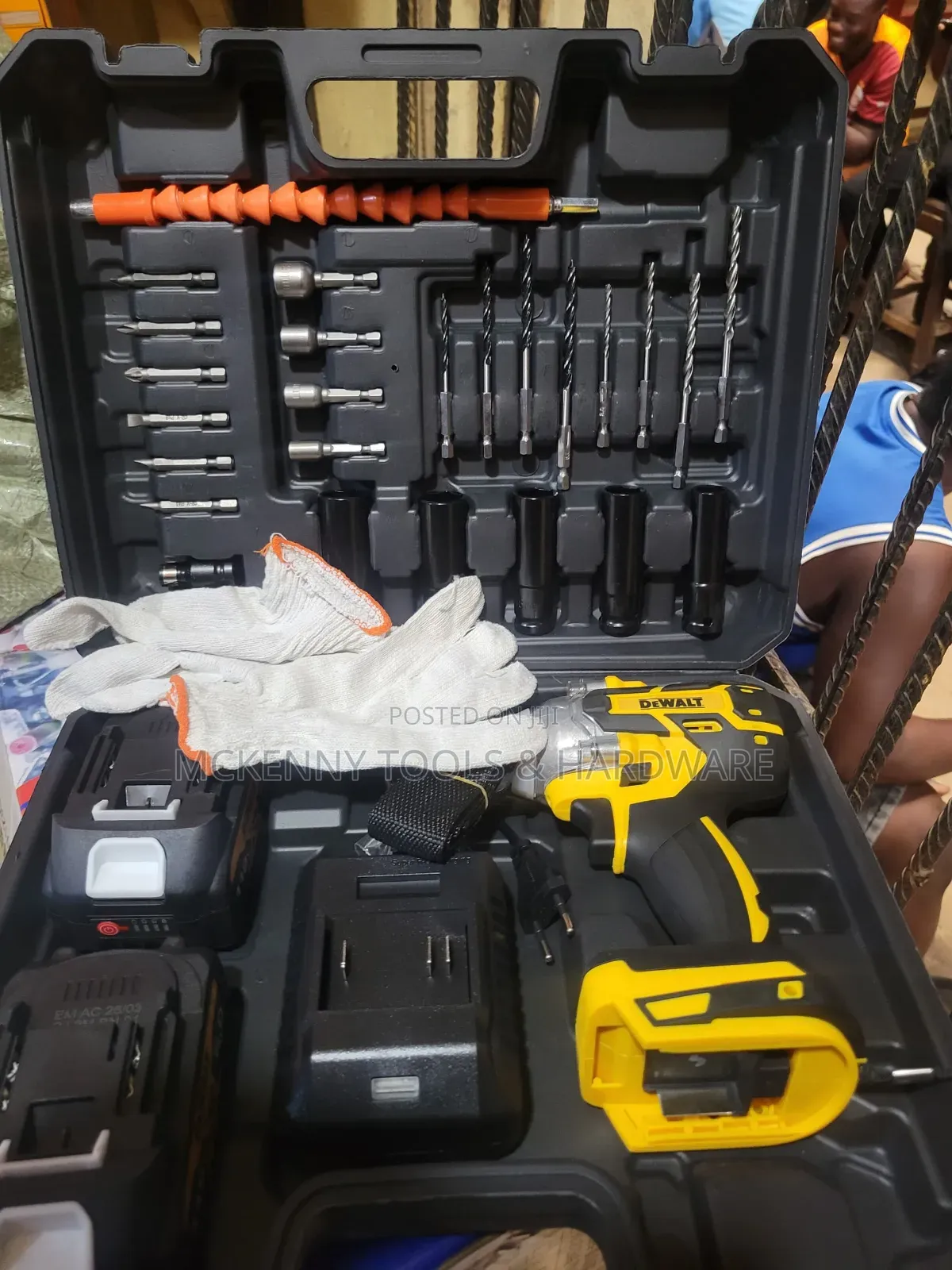 Dewalt 118v Xr Cordless Impact Drill Set