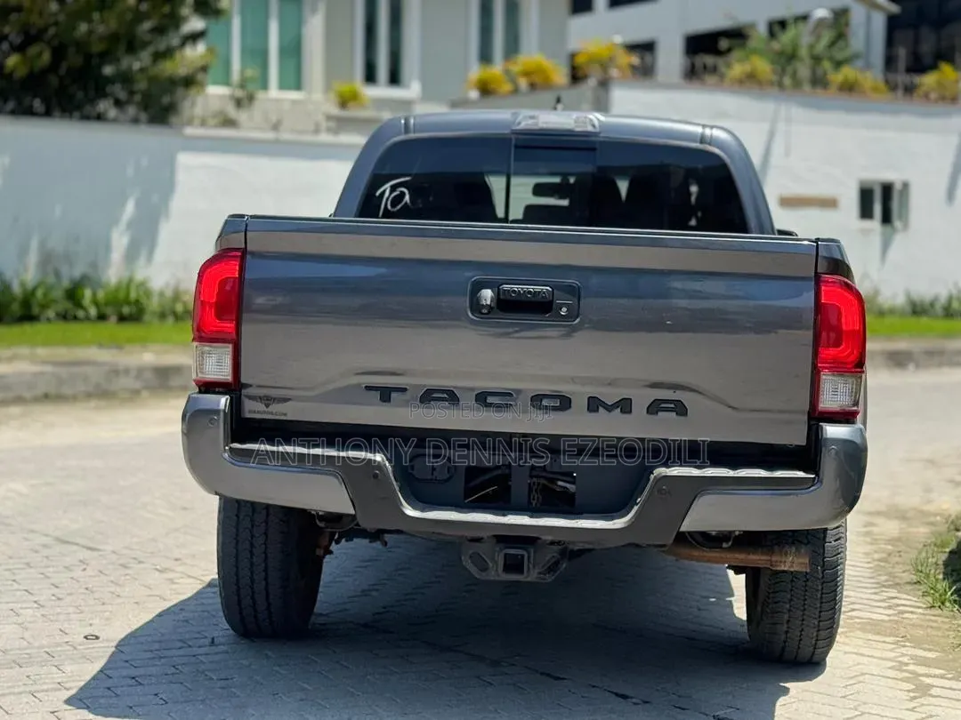 Toyota Tacoma 4dr Double Cab 2016 Gray