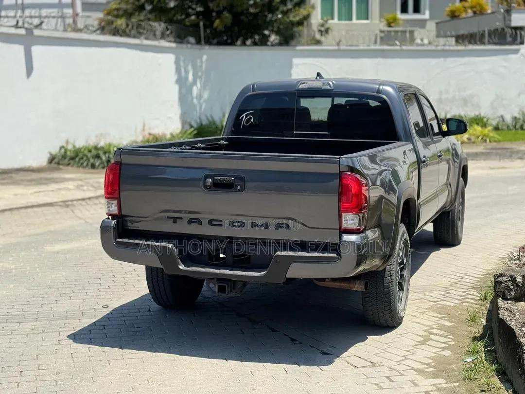 Toyota Tacoma 4dr Double Cab 2016 Gray