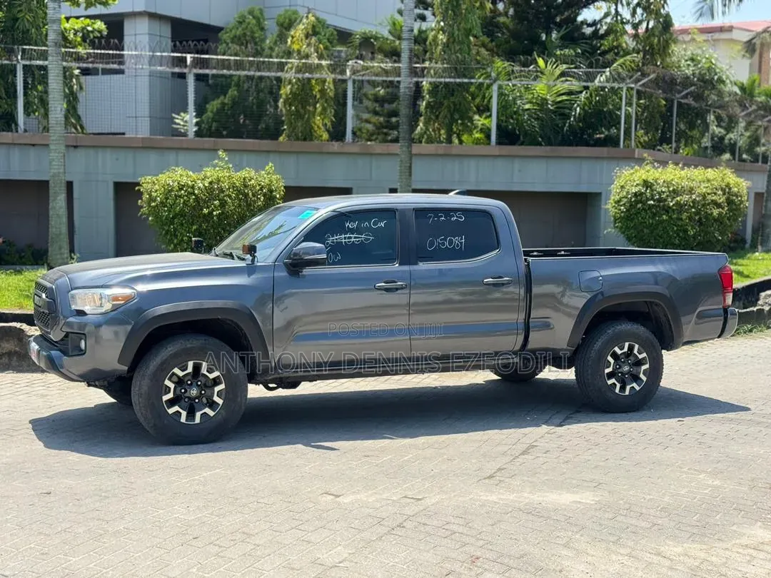 Toyota Tacoma 4dr Double Cab 2016 Gray