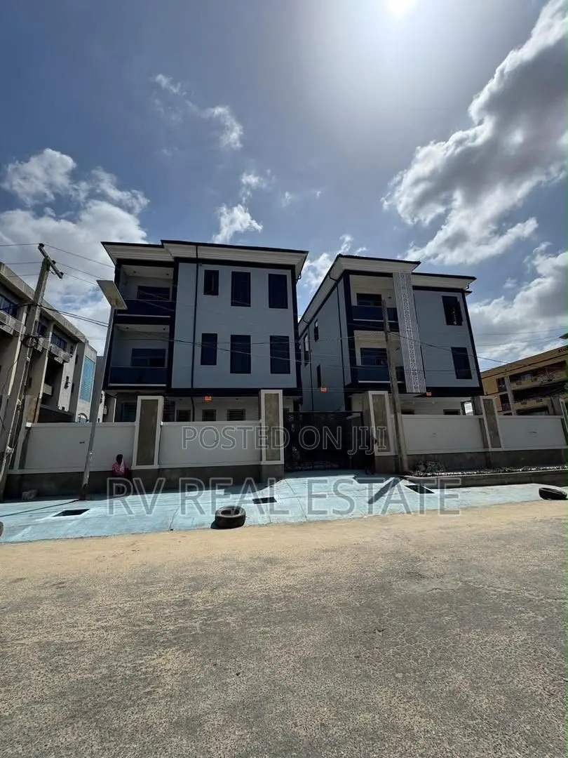3bdrm Apartment in Opebi for sale