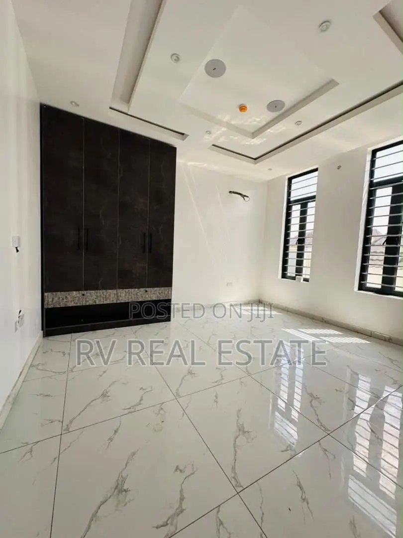 3bdrm Apartment in Opebi for sale