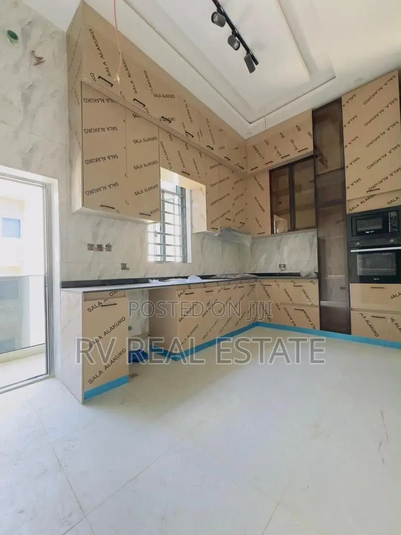 3bdrm Apartment in Opebi for sale
