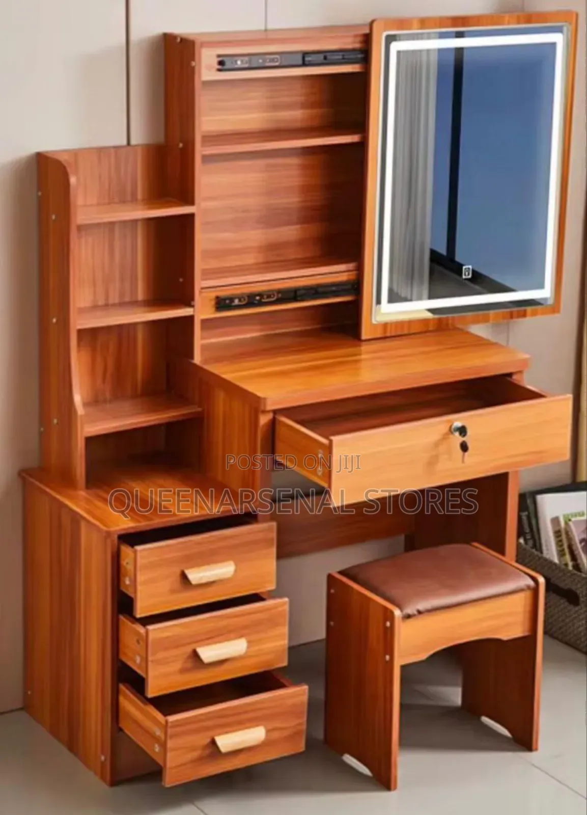 Dressing Set With Chair and Mirror