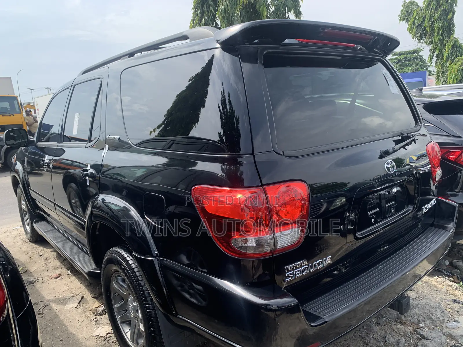 Toyota Sequoia Limited 4dr SUV 4WD (4.7L 8cyl 5A) 2007 Black
