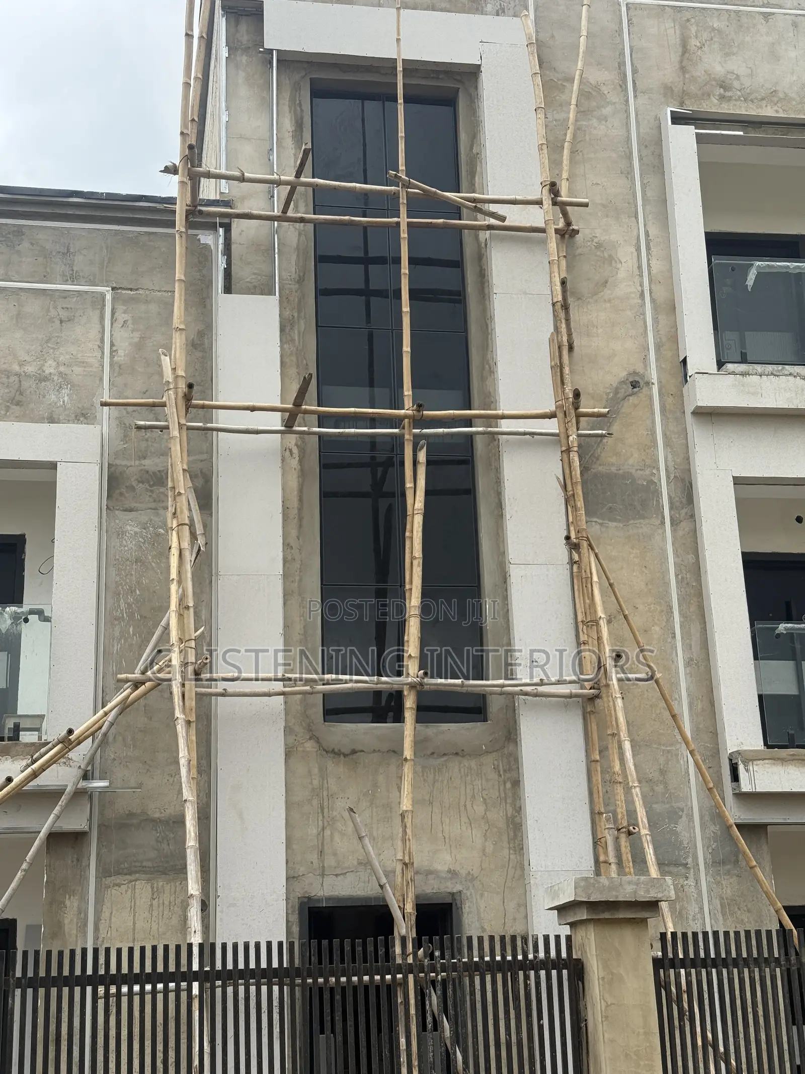 Cutting Wall Fix With a Tower Profile 6mm Tinted Glass