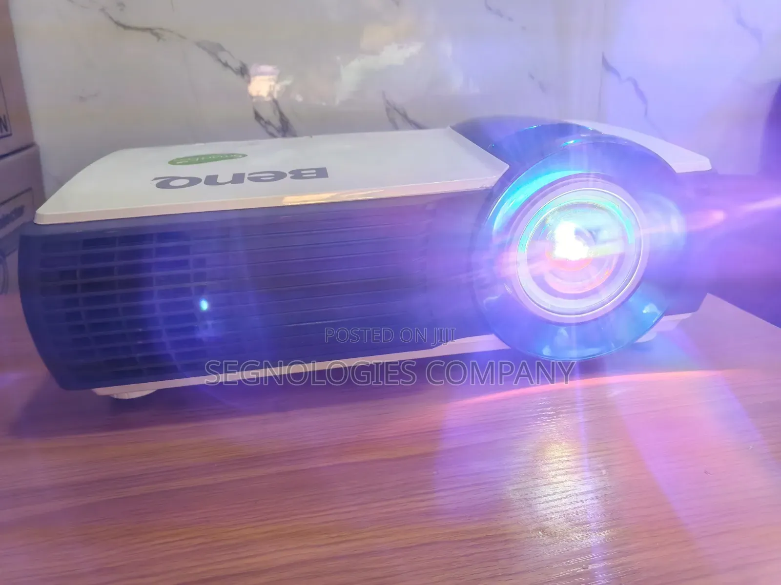 Benq Short Throw Lw61st 2000 Lumens 3d Ready Laser DLP Projector
