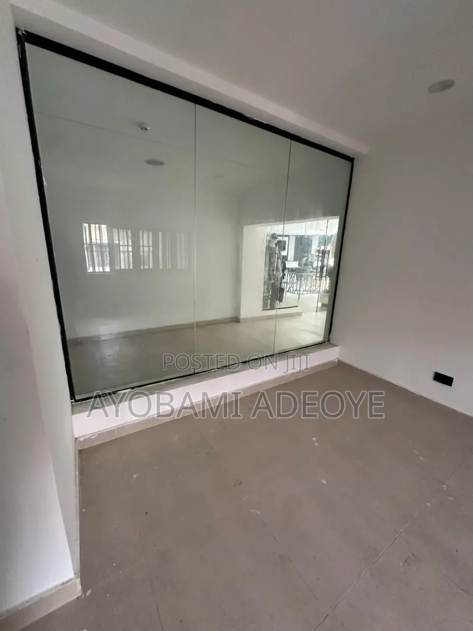 Sho/Office to Let Lekki Phase 1
