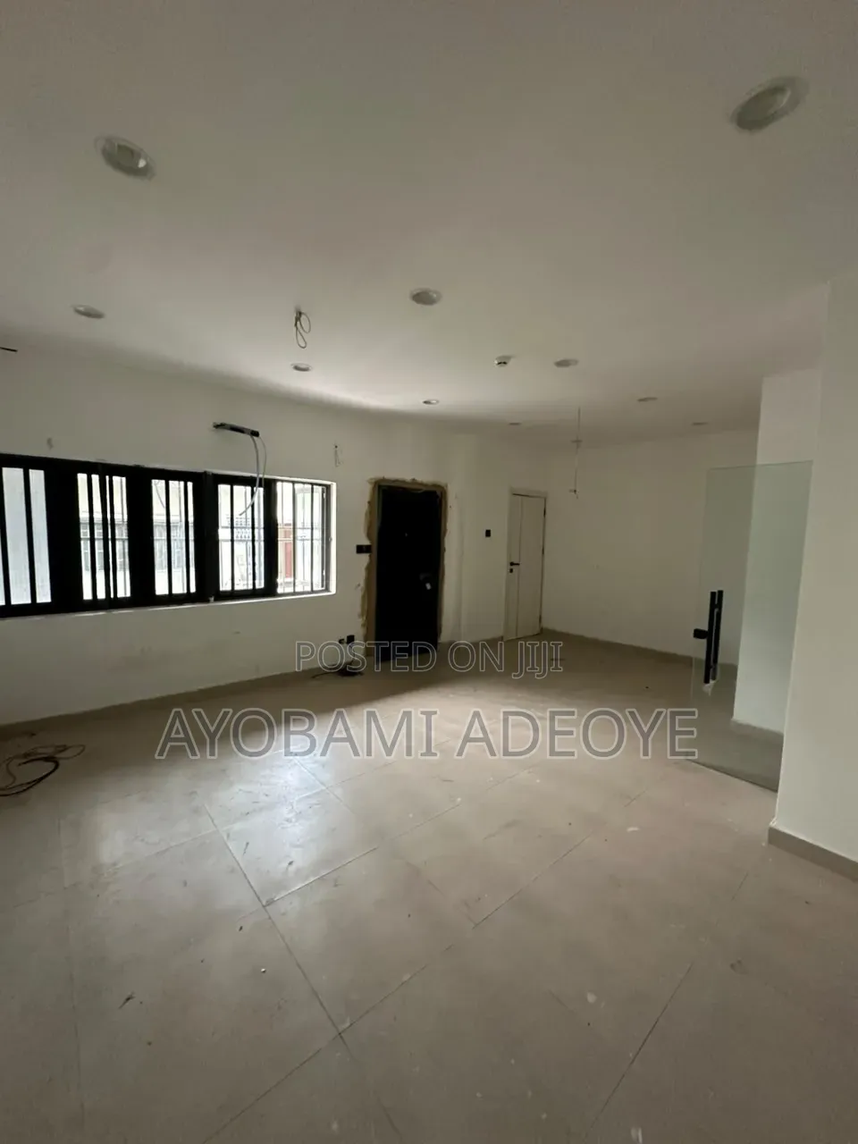 Sho/Office to Let Lekki Phase 1