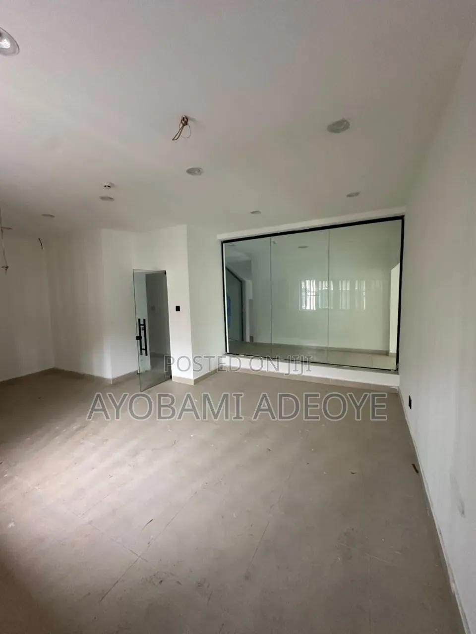 Sho/Office to Let Lekki Phase 1