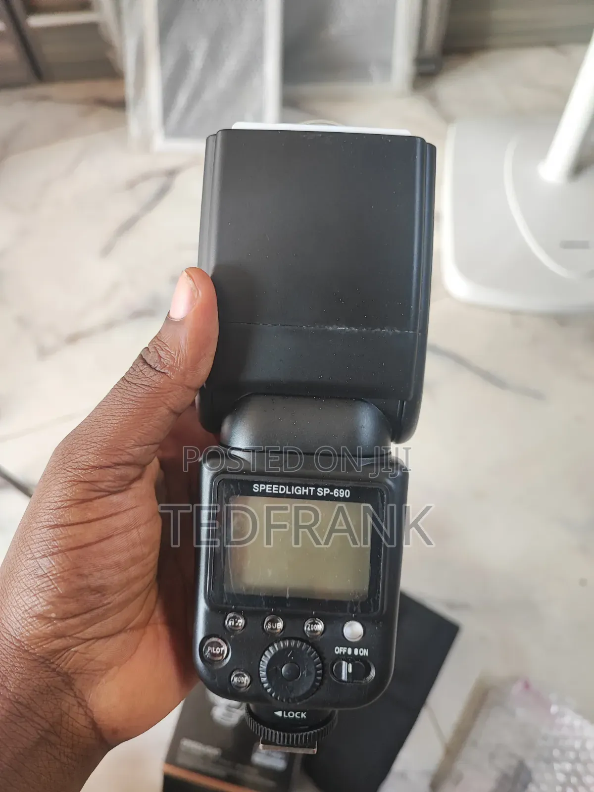 Oloong Sp-690 Speedlight Flash