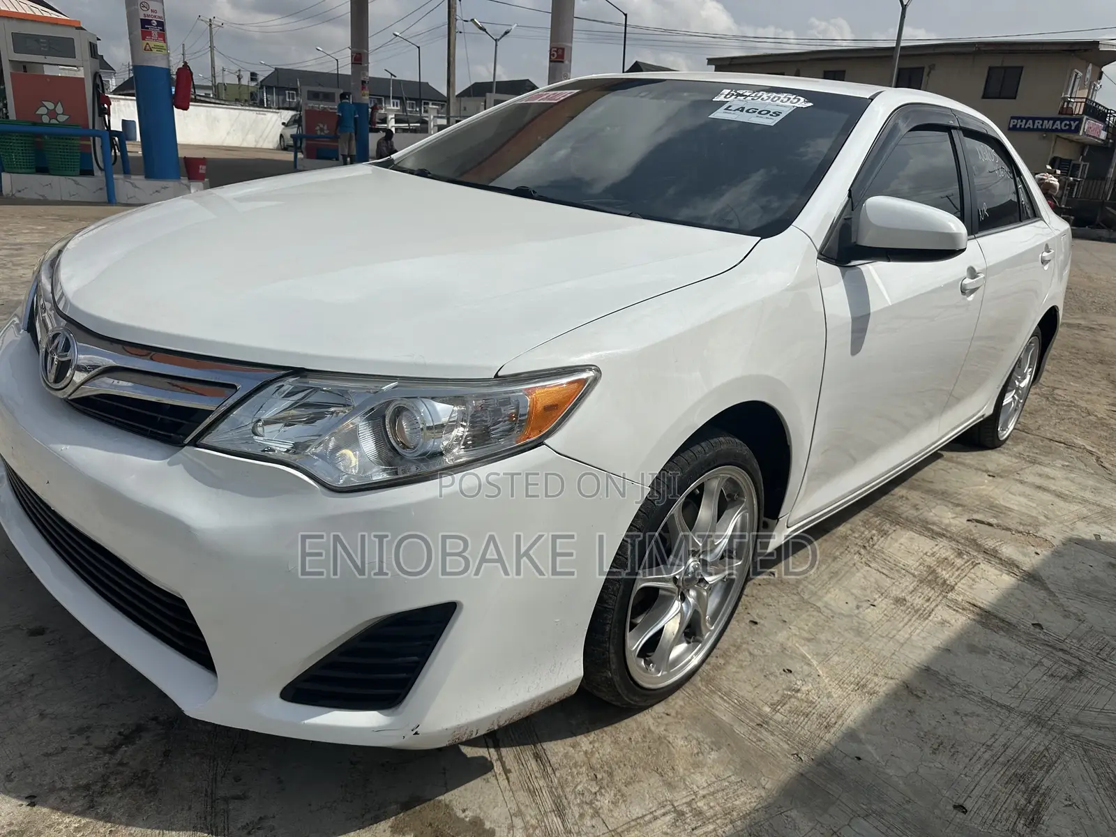 Toyota Camry LE 4dr Sedan (2.5L 4cyl 6A) 2014 White
