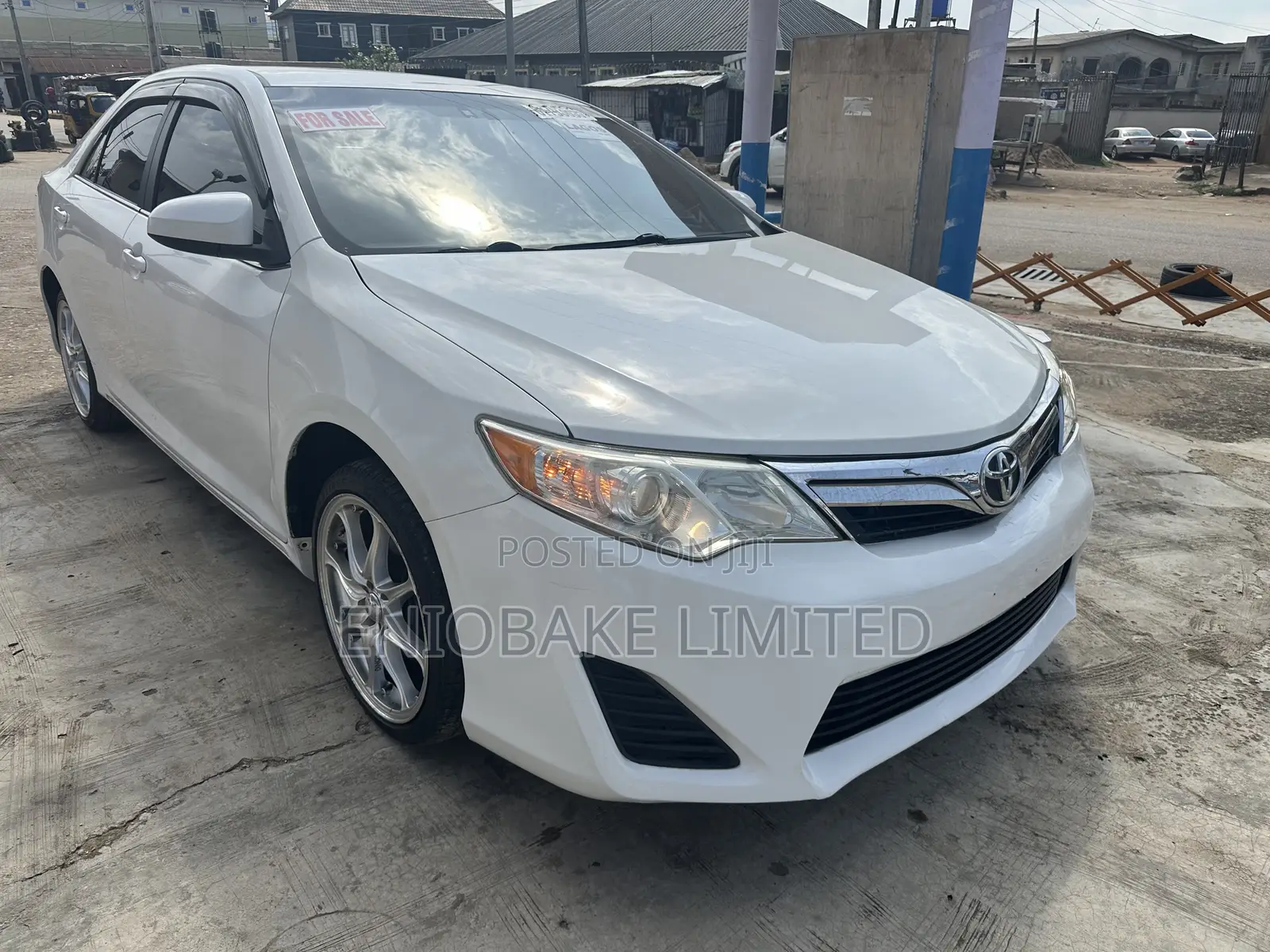 Toyota Camry LE 4dr Sedan (2.5L 4cyl 6A) 2014 White