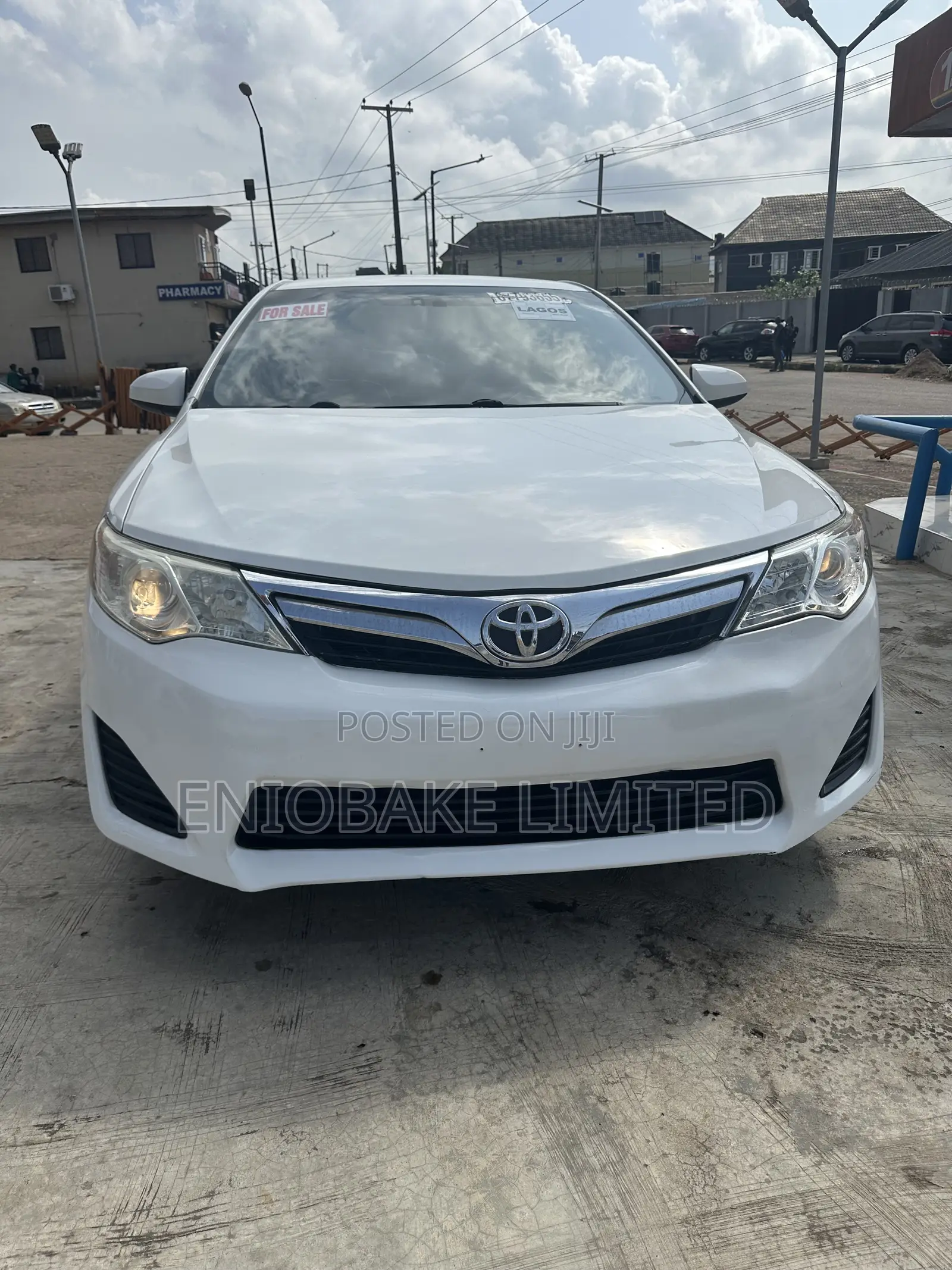 Toyota Camry LE 4dr Sedan (2.5L 4cyl 6A) 2014 White