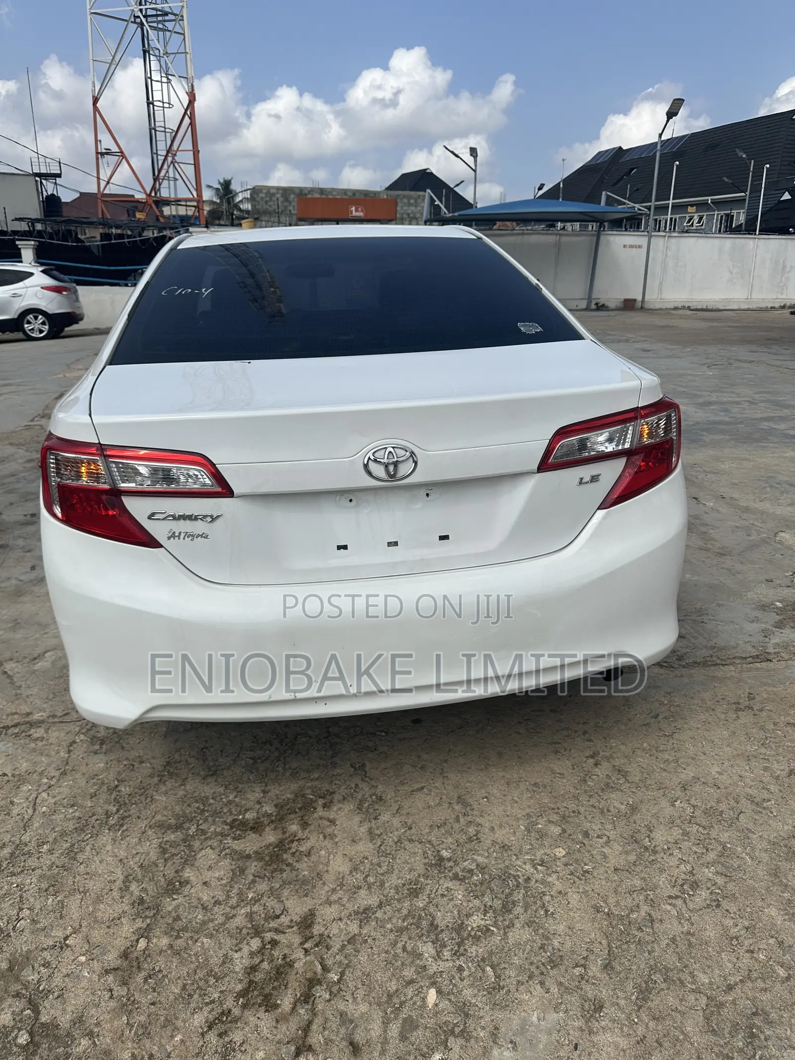 Toyota Camry LE 4dr Sedan (2.5L 4cyl 6A) 2014 White