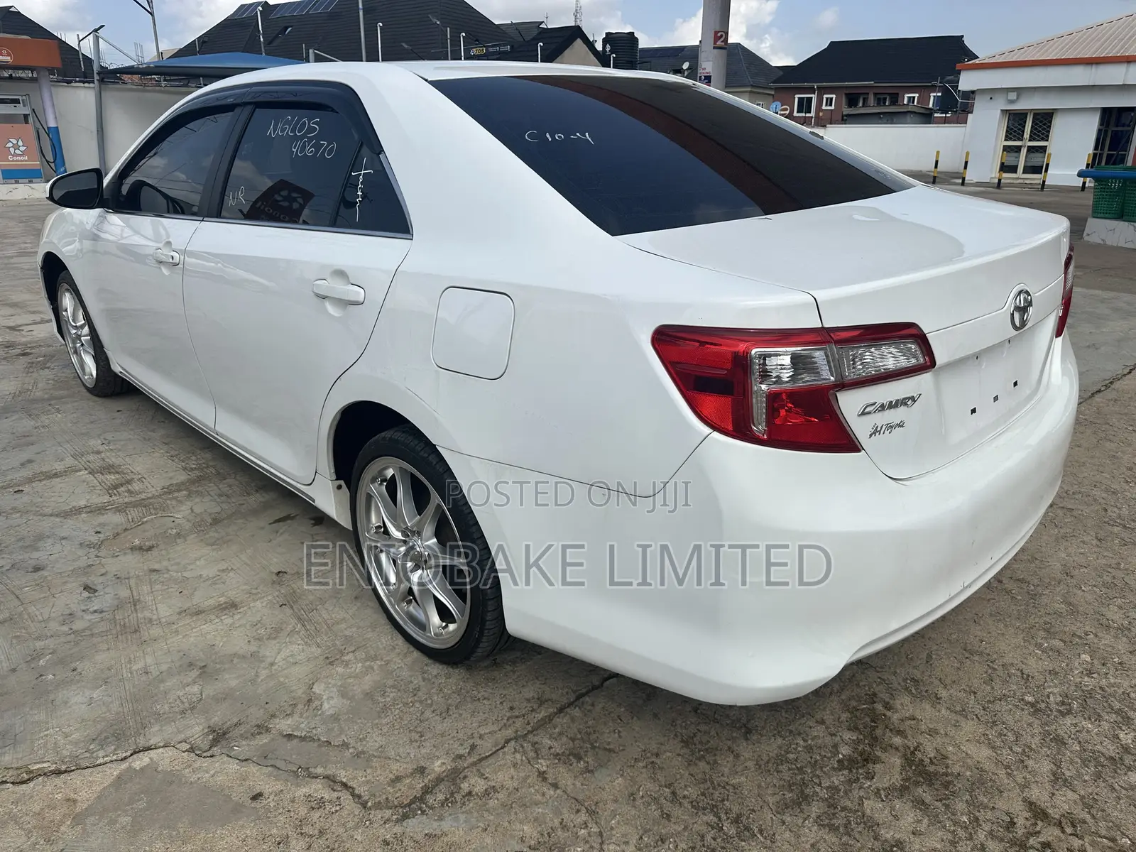 Toyota Camry LE 4dr Sedan (2.5L 4cyl 6A) 2014 White