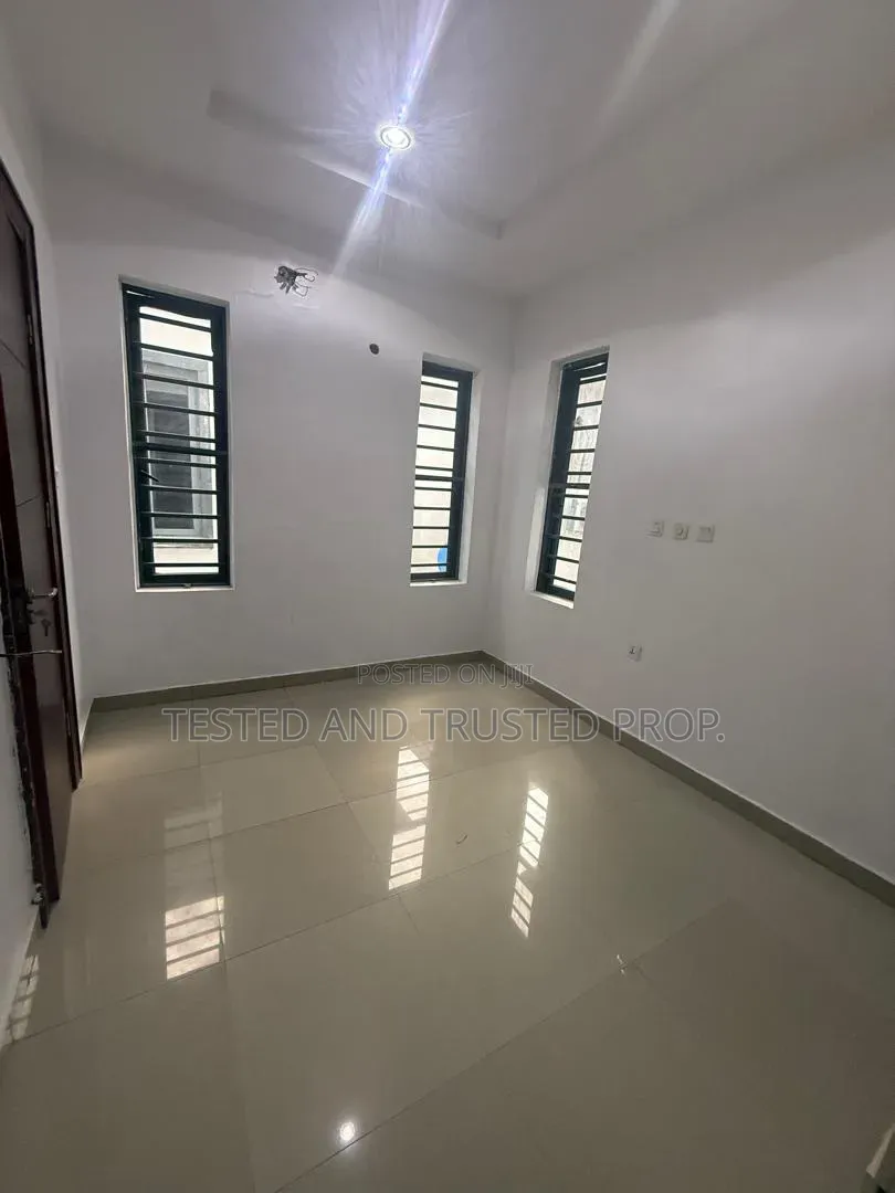 1bdrm Shared Apartment in Osapa London for rent