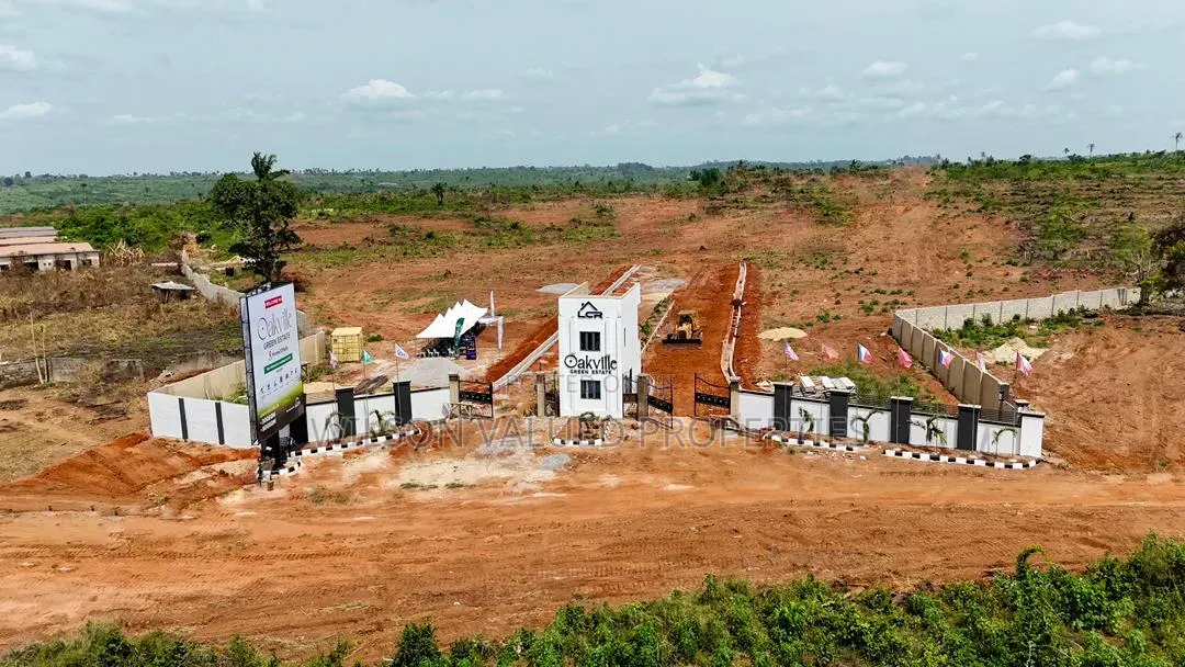 Beautiful Oakville Ville, Mowe Ofada
