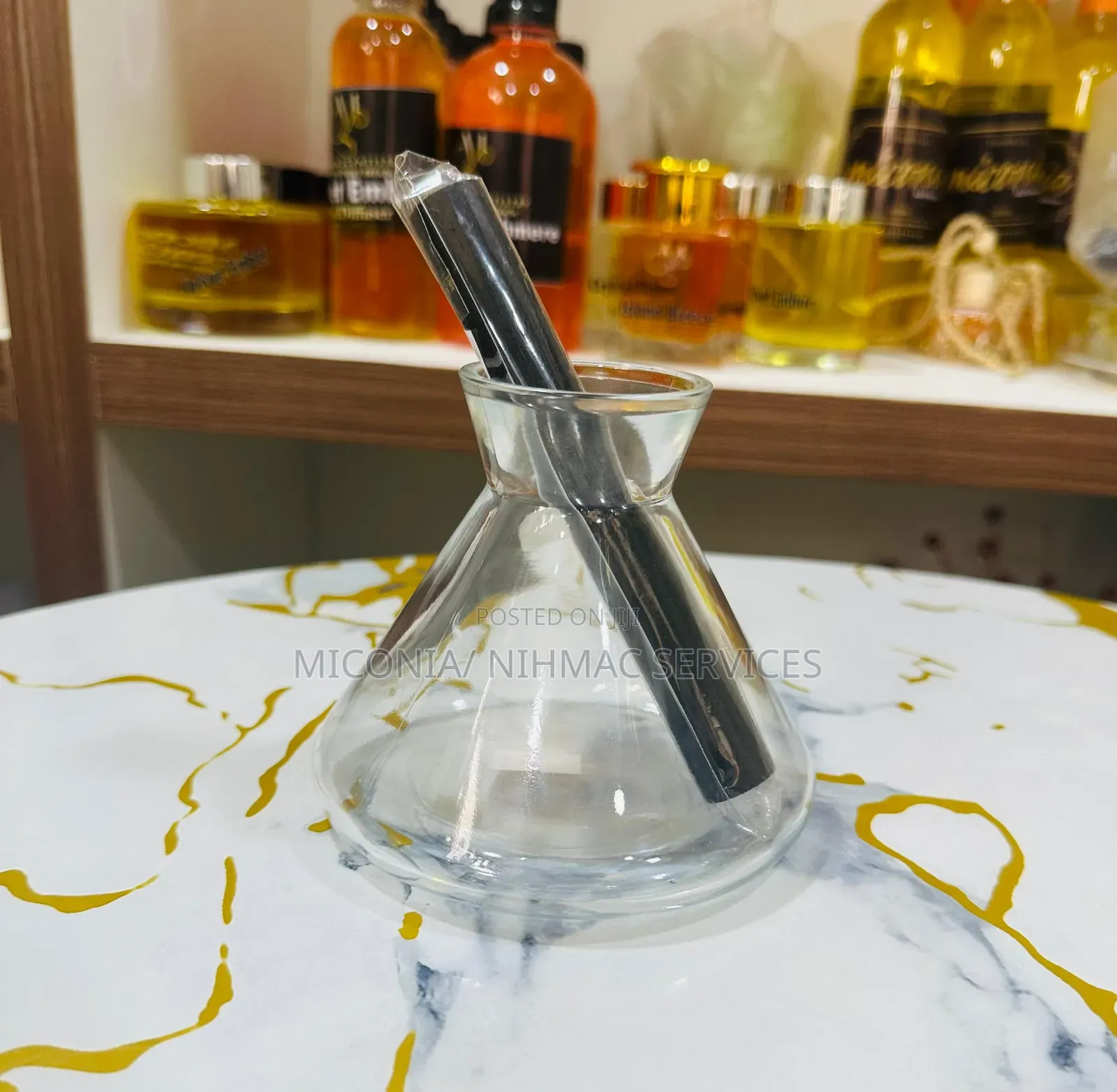 Elegant Glass Diffuser Bottle – Decorative Home Fragrance Bottle