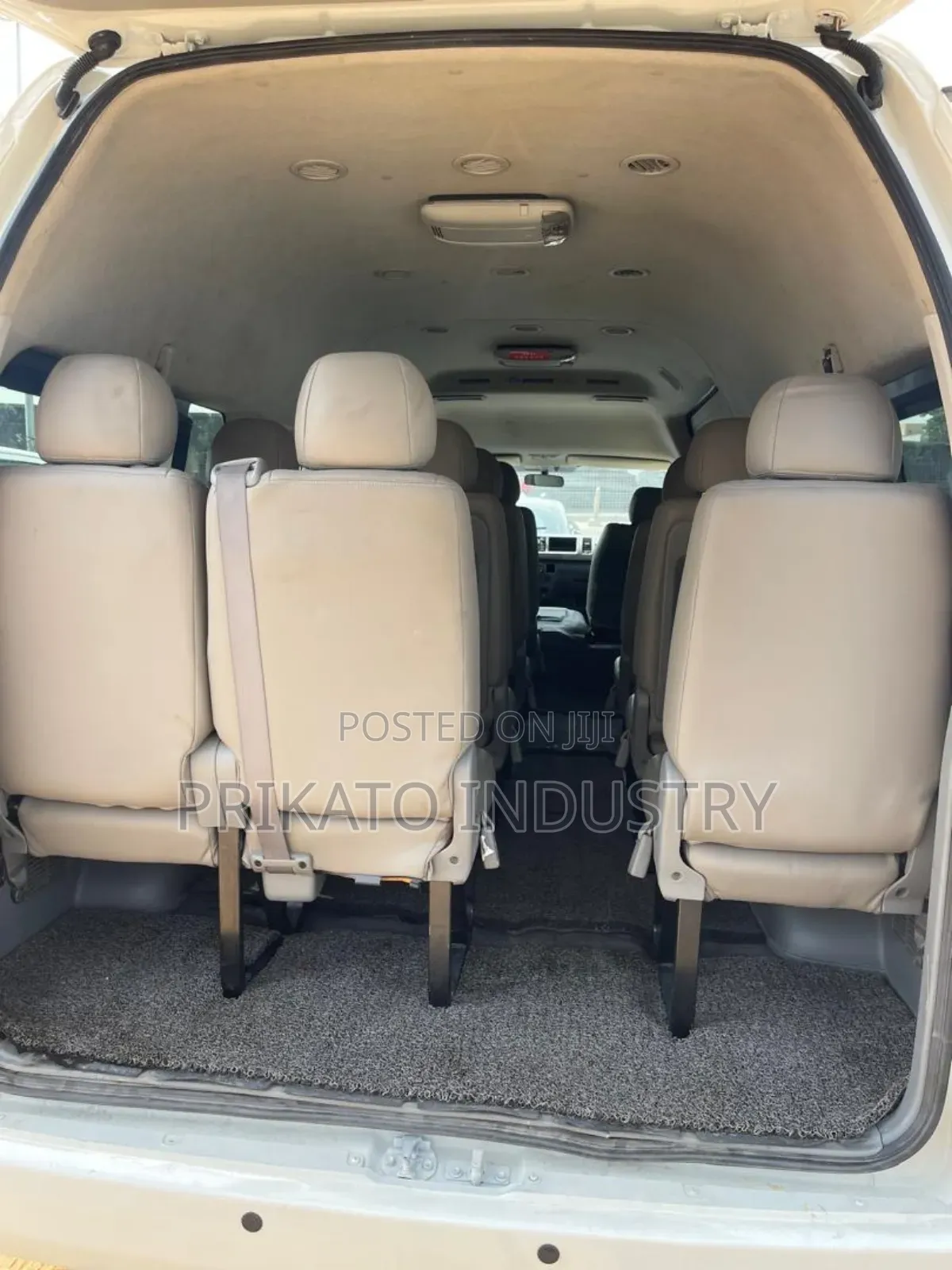 Toyota Grand HiAce 2018 White