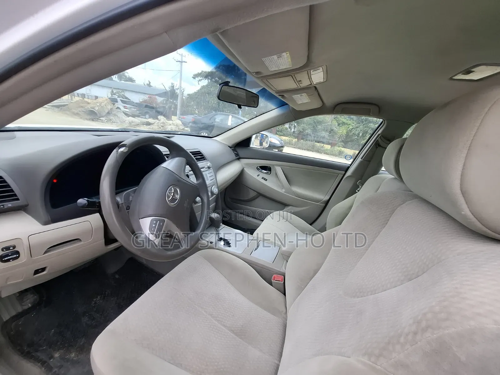 Toyota Camry LE 4dr Sedan (2.5L 4cyl 6A) 2011 White