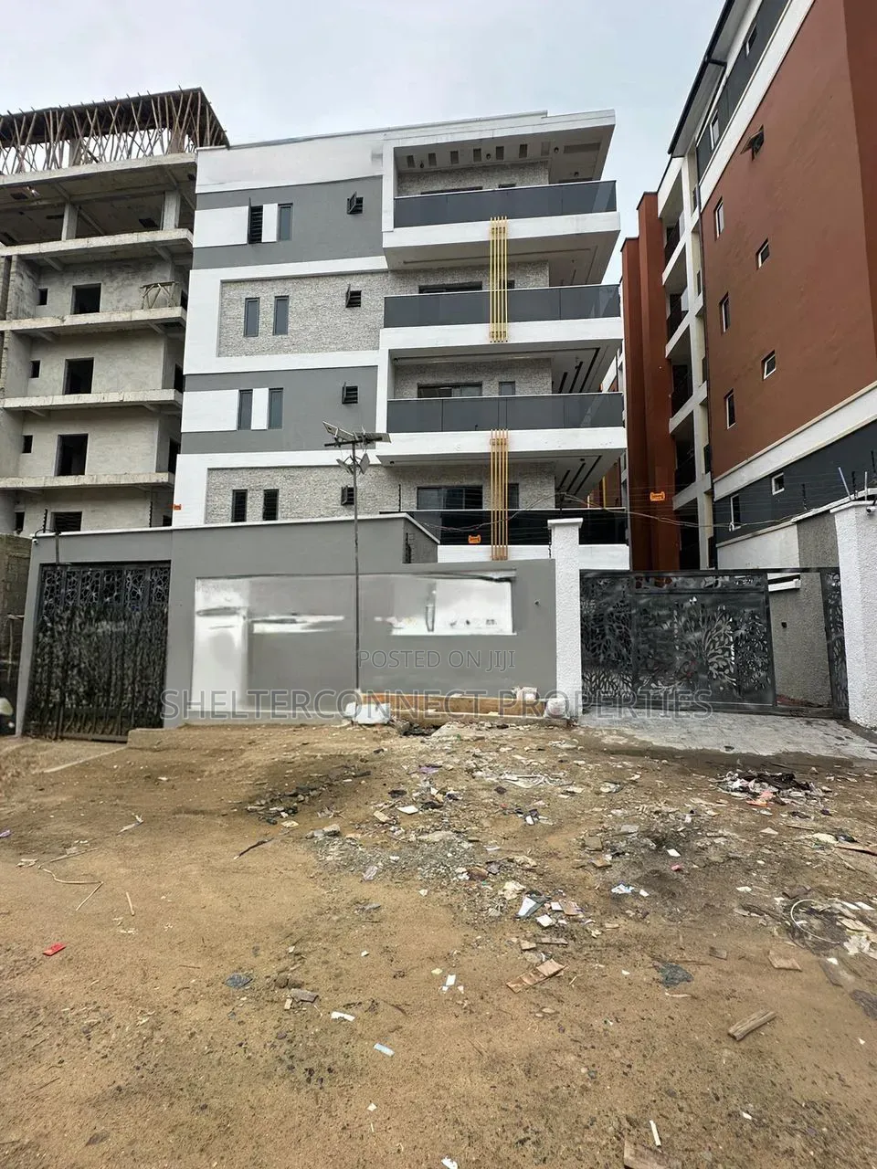 3bdrm Apartment in Lekki Phase 1 for sale