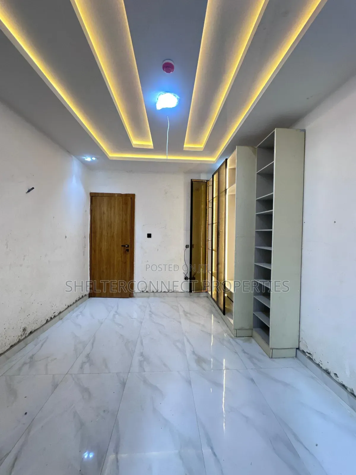 3bdrm Apartment in Lekki Phase 1 for sale
