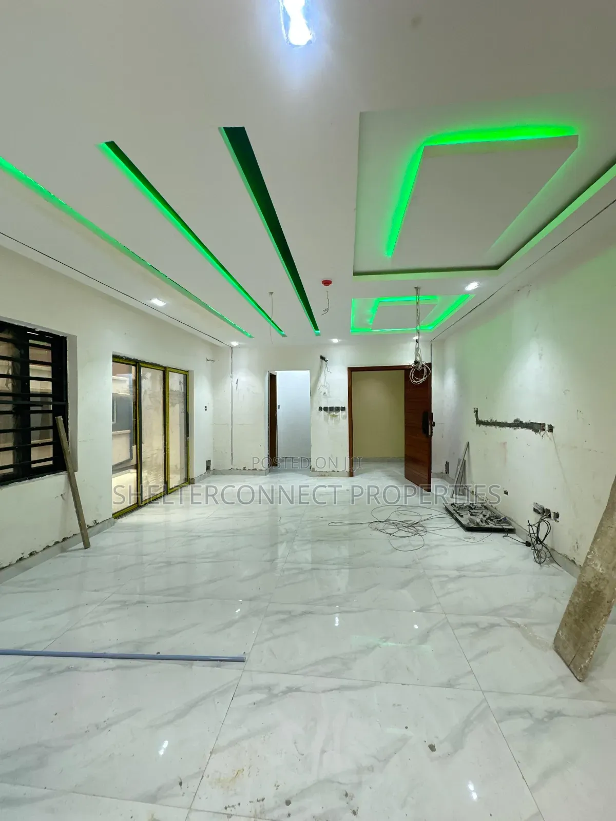 3bdrm Apartment in Lekki Phase 1 for sale