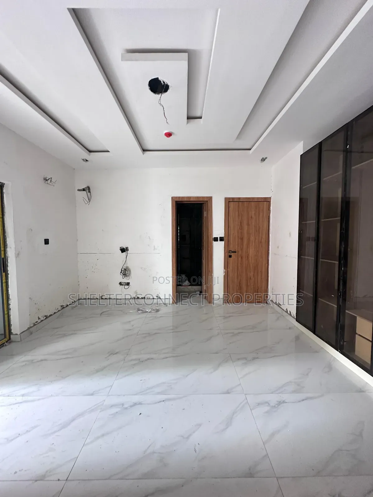 3bdrm Apartment in Lekki Phase 1 for sale