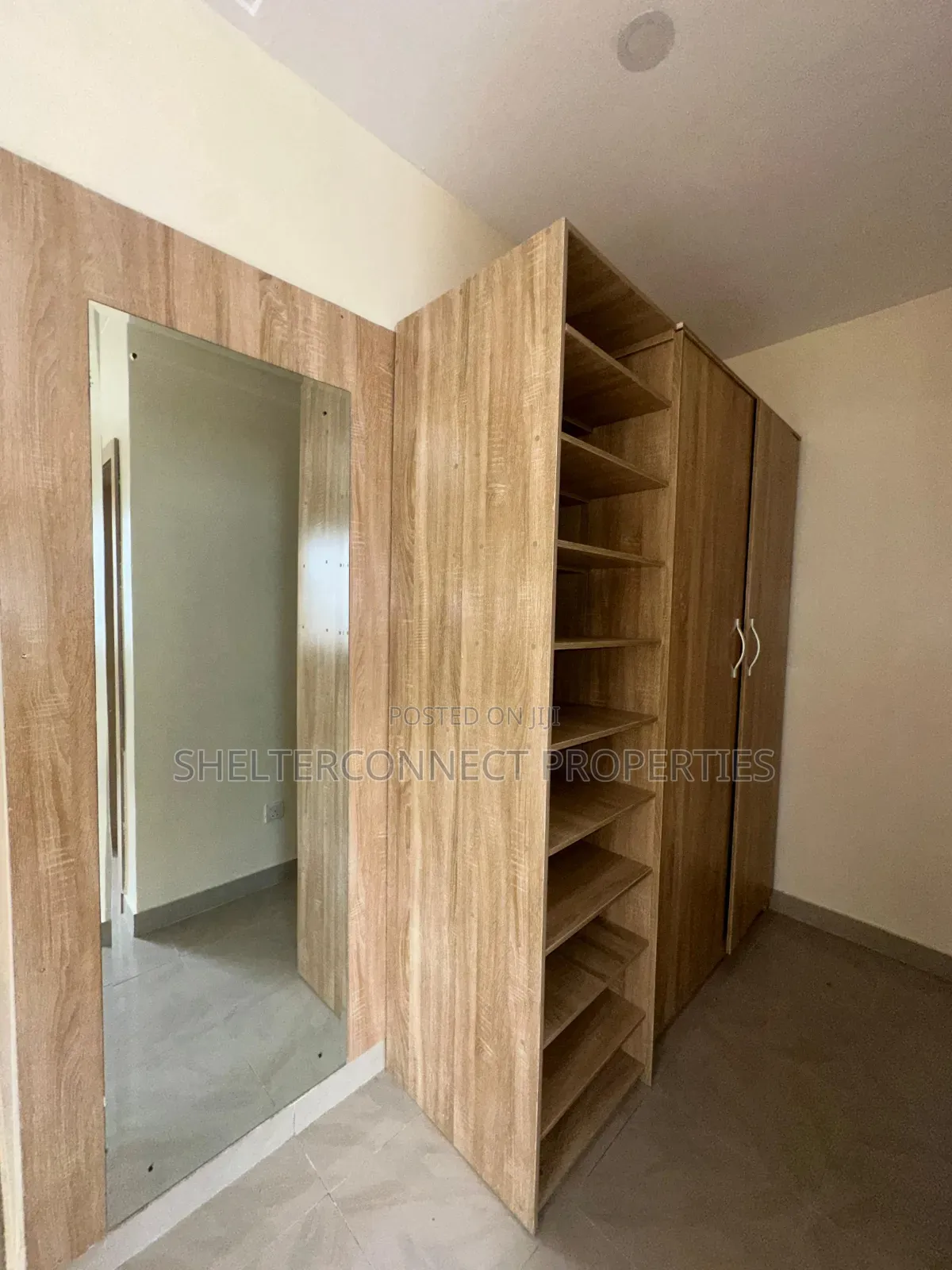 5bdrm Duplex in Chevron for sale