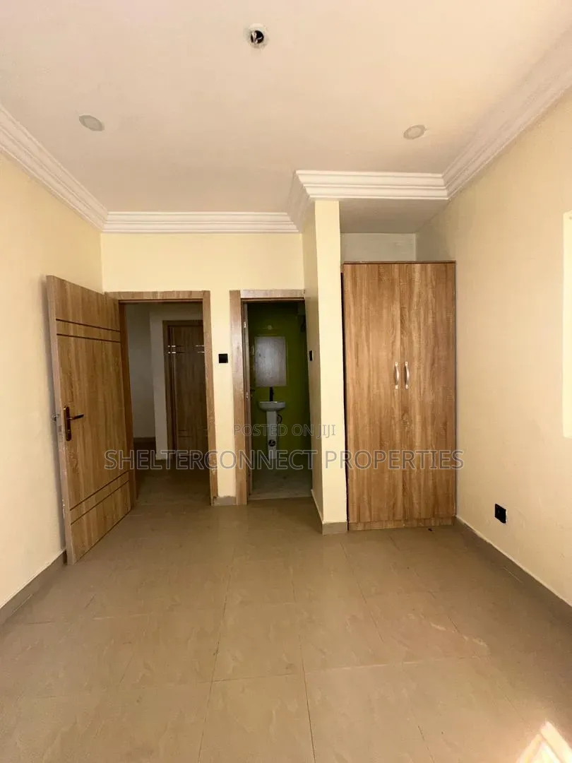 5bdrm Duplex in Chevron for sale