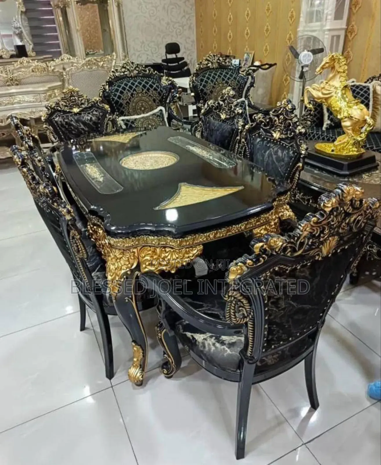 Royal Dining 6 Seaters