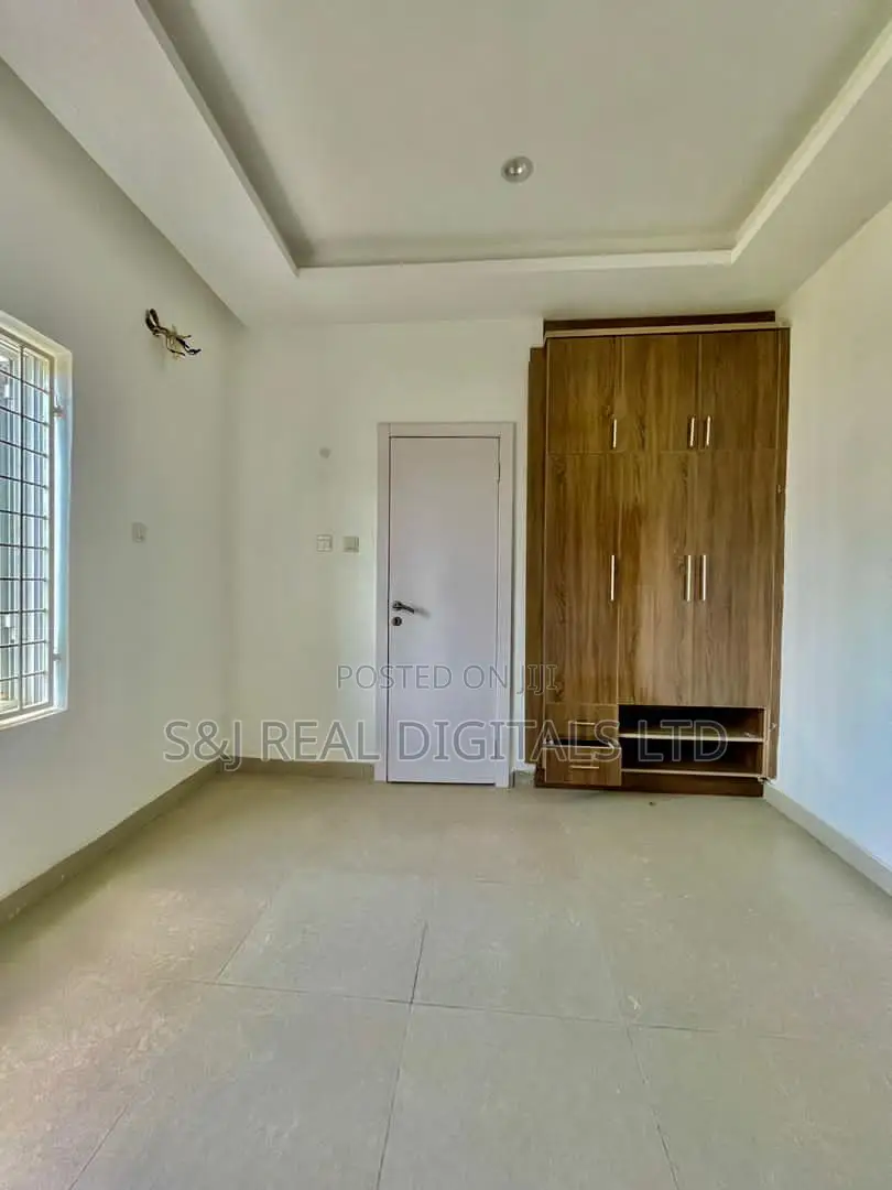4bdrm Duplex in Jahi for sale
