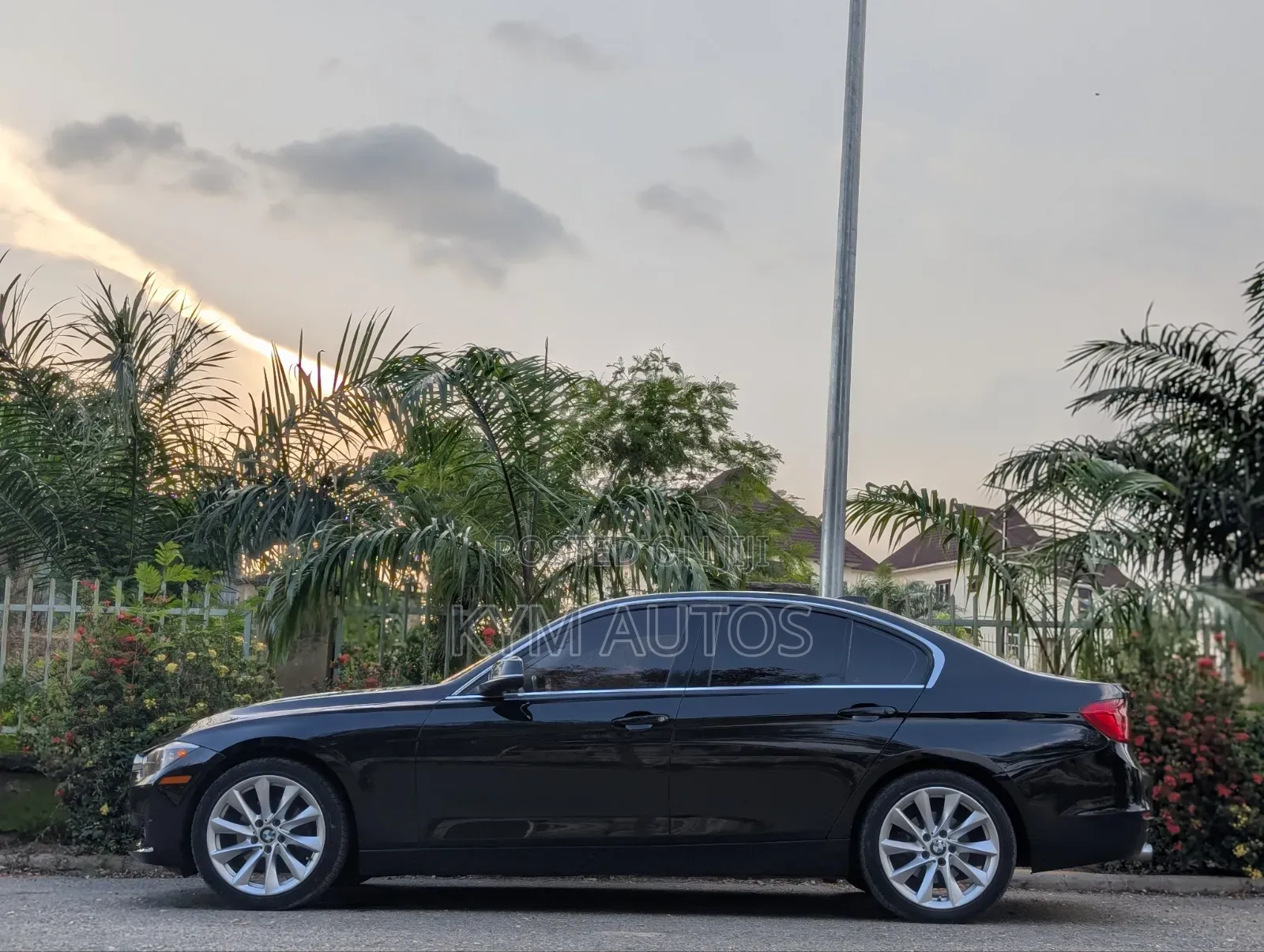BMW 320i Sedan RWD 2015 Black