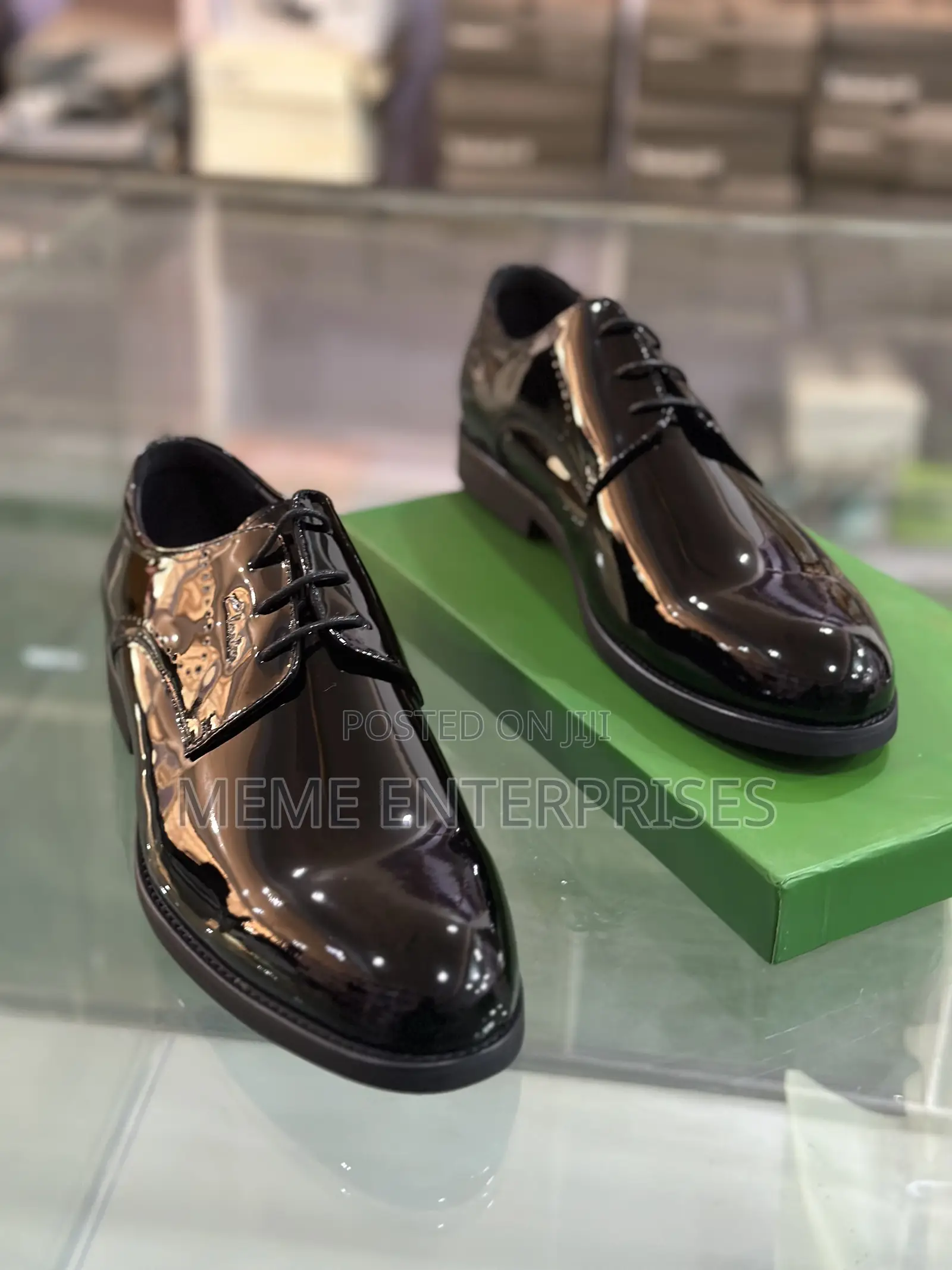 Shiny_leather_cooperate_shoe