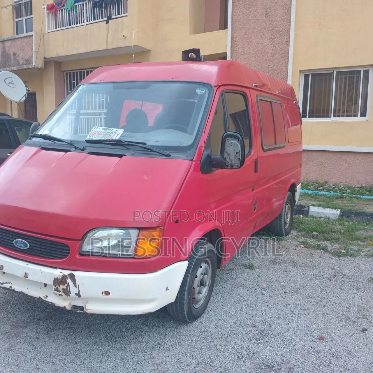 Ford Transit 2000 Red