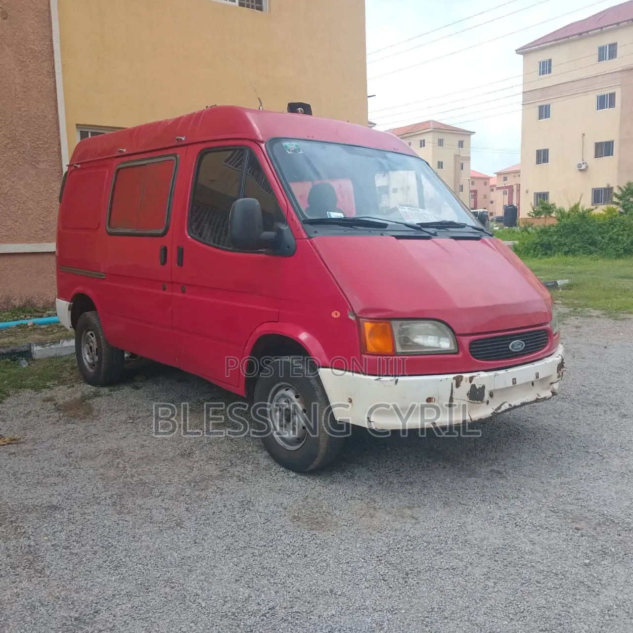 Ford Transit 2000 Red