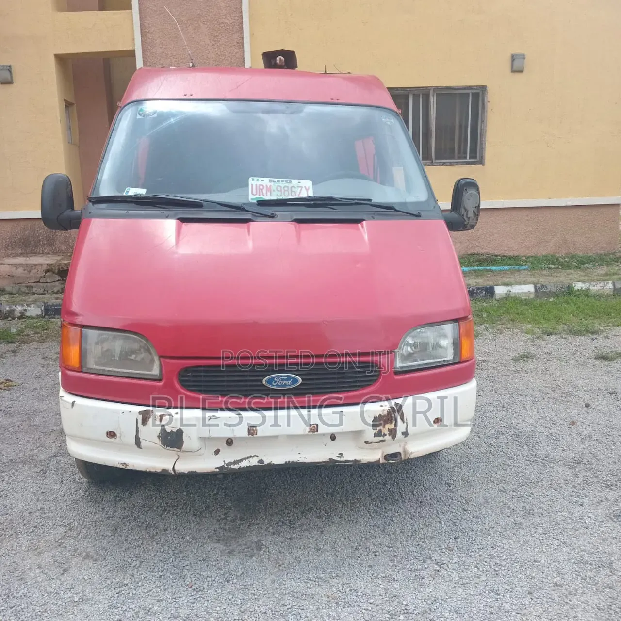Ford Transit 2000 Red