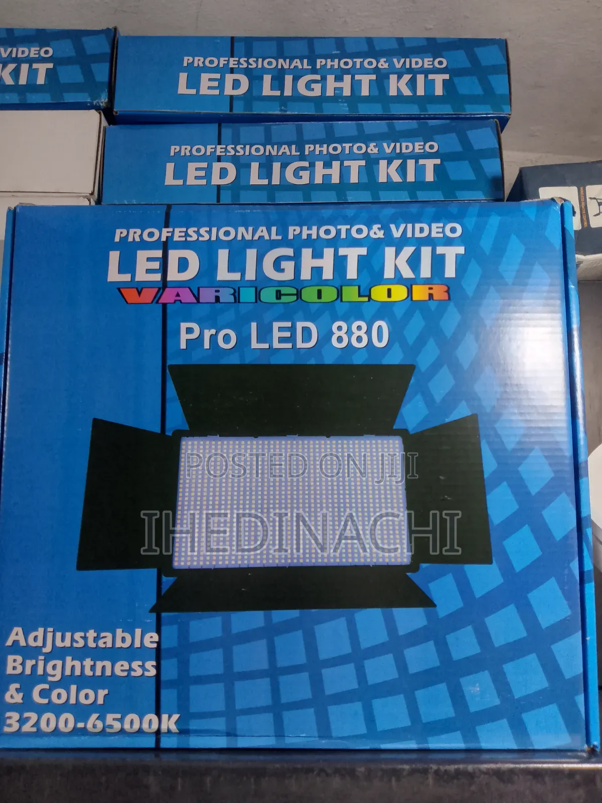 Pro Led 880 Professional Video Light Kit With Free Stand Battery